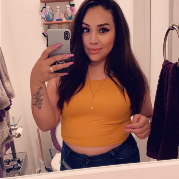 Meet your Posher, Claudia - Picture 1 of 1